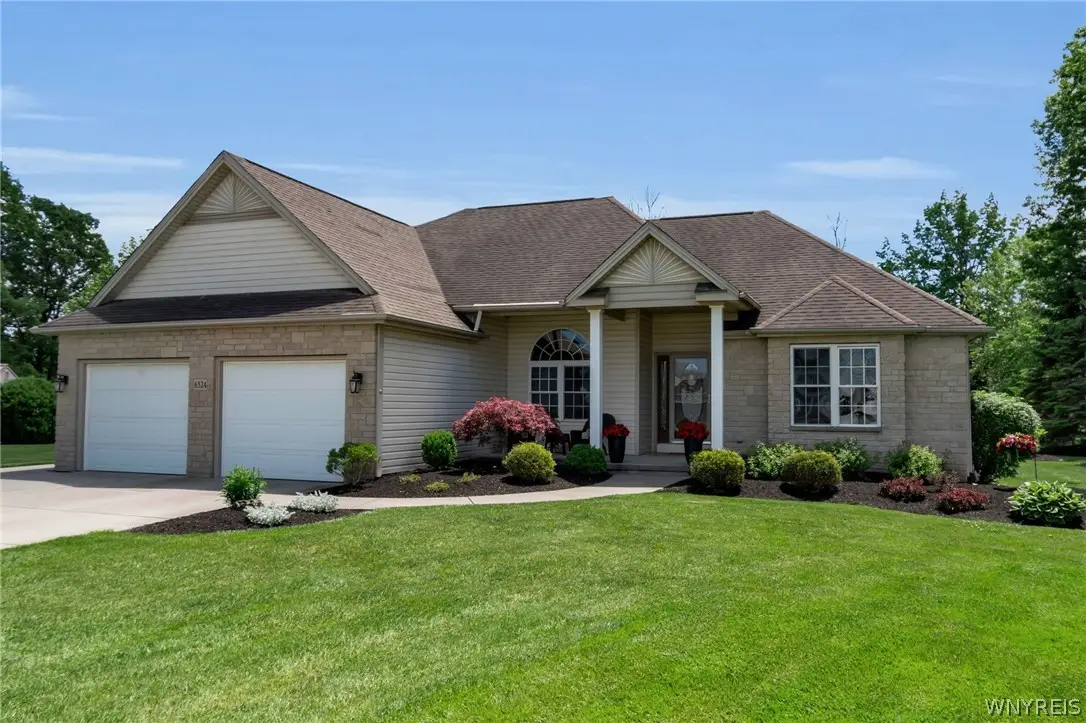 6324 Heritage Point S, Lockport, NY 14094 - #1