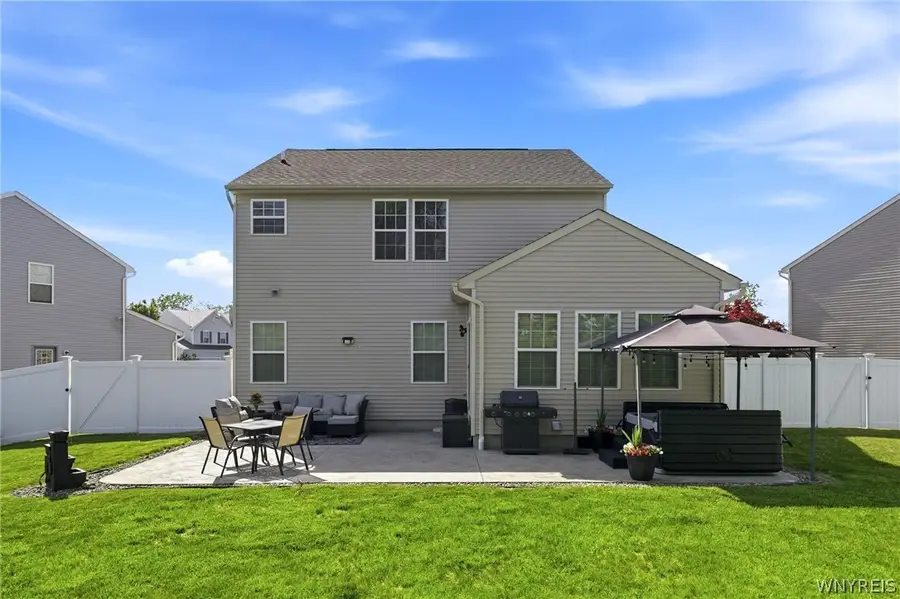5789 Willow Creek Lane, Sanborn, NY 14132 - #2