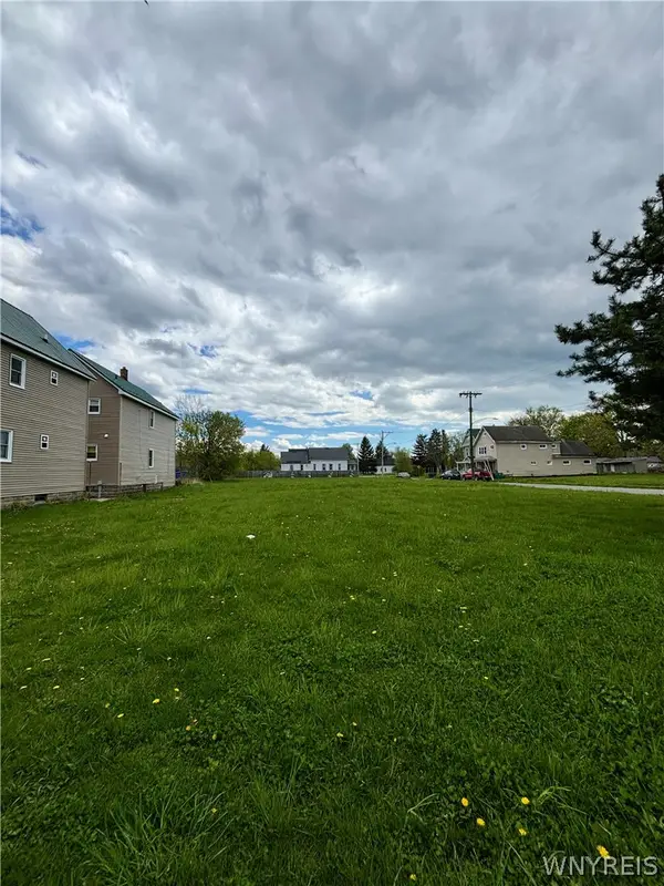 367 Peckham St, Buffalo, NY 14206
