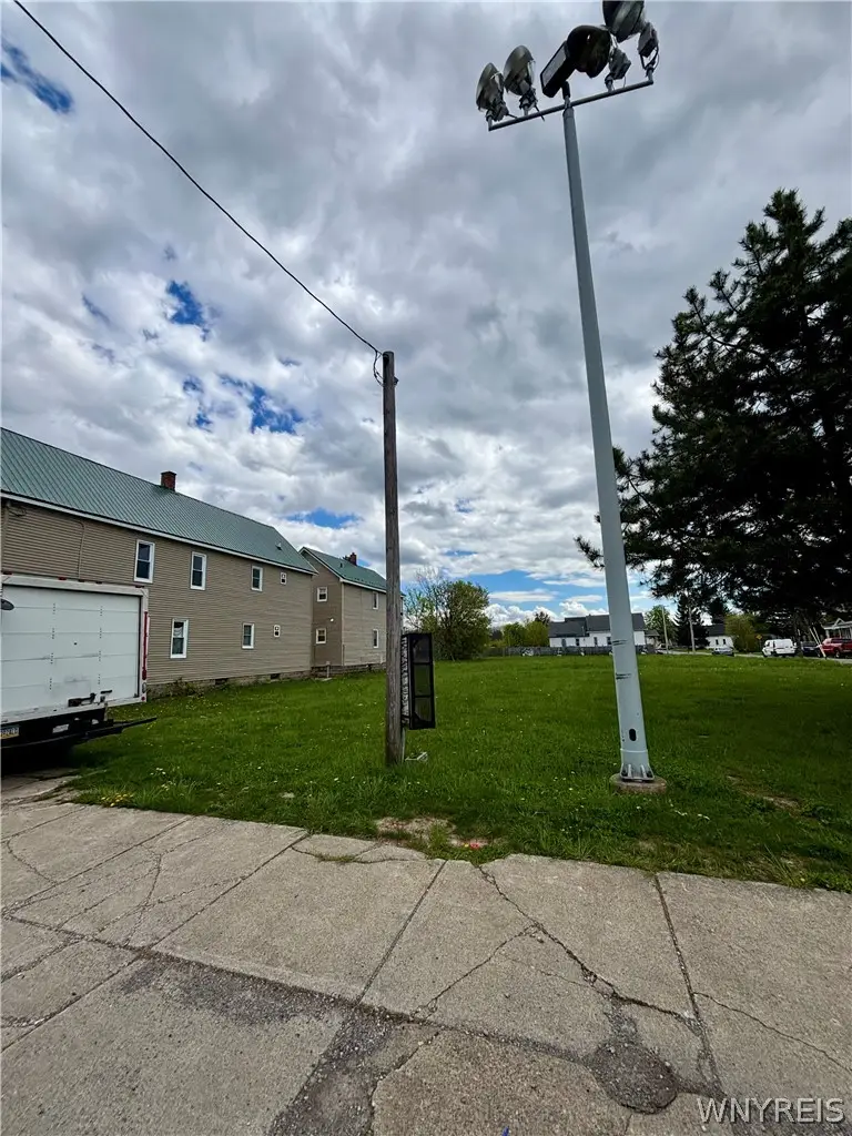 367 Peckham St, Buffalo, NY 14206 - #2