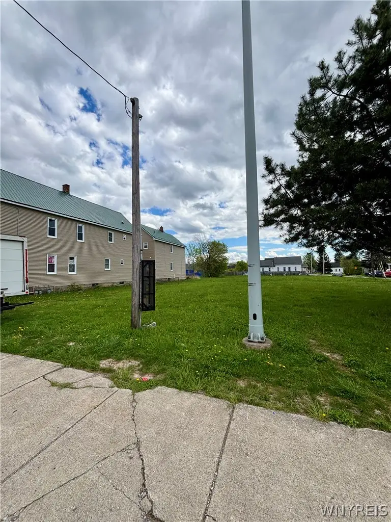 367 Peckham St, Buffalo, NY 14206 - #3