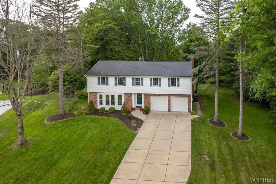 6 Stonehenge Court, Orchard Park, NY 14127 - #2