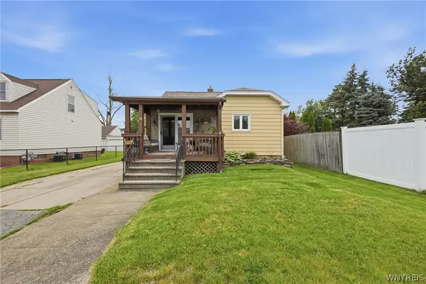 18 Stratford Place, Buffalo, NY 14225