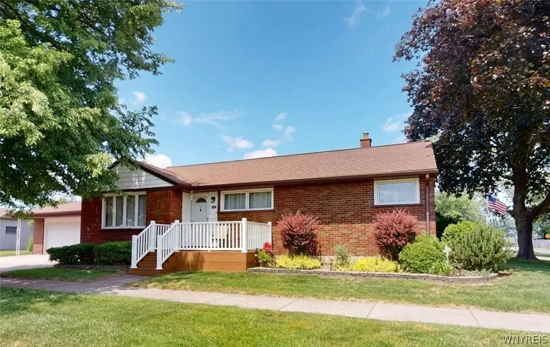570 68th Street, Niagara Falls, NY 14304 - #1