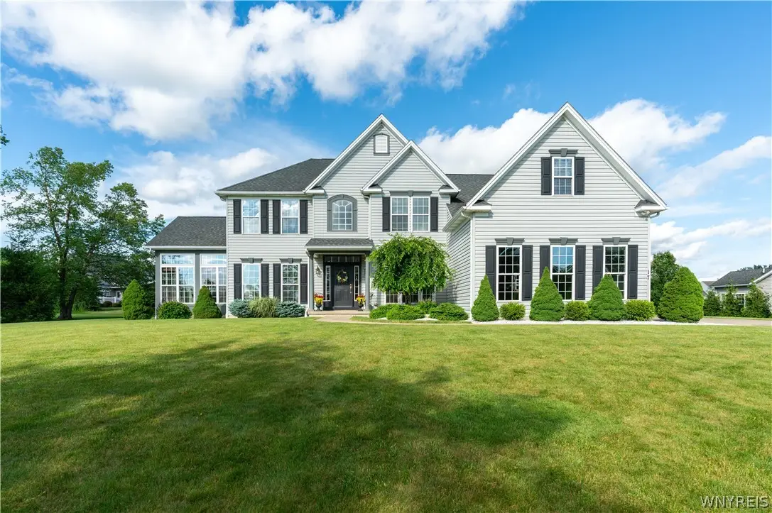 17 Graystone Lane, Orchard Park, NY 14127 - #1