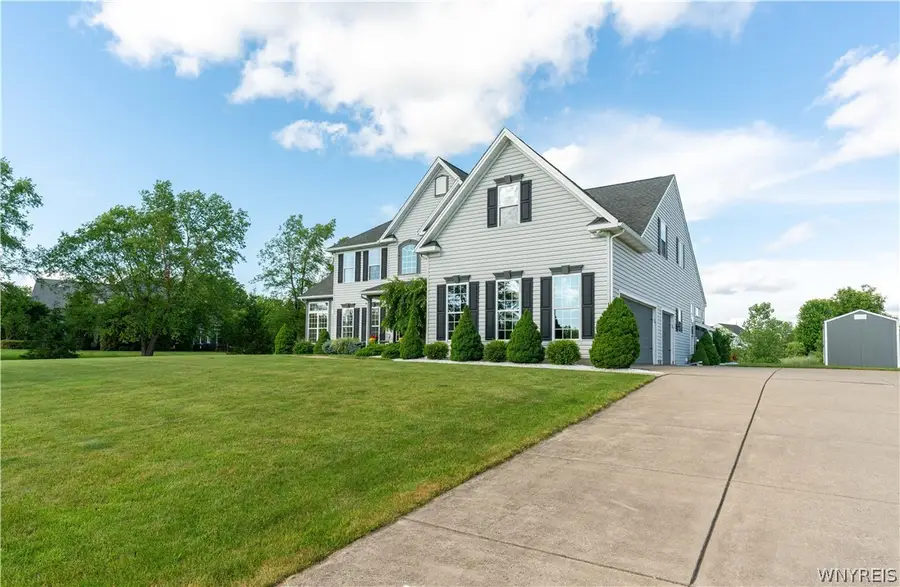 17 Graystone Lane, Orchard Park, NY 14127 - #3