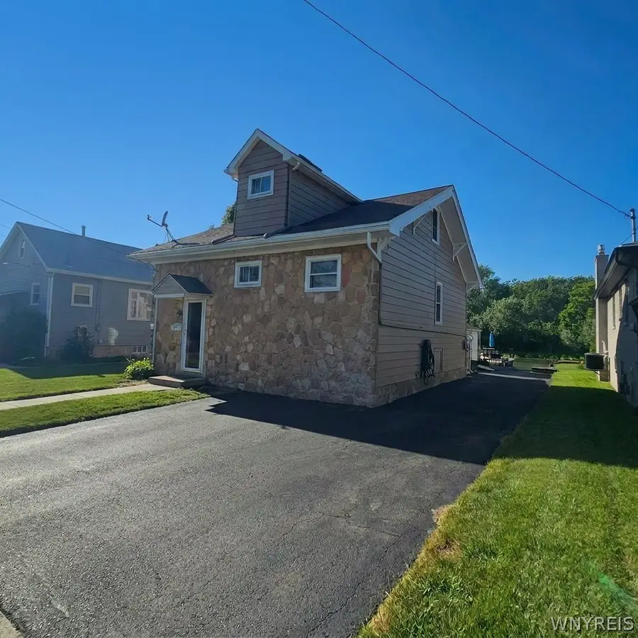 8150 W Rivershore Drive, Niagara Falls, NY 14304 - #3