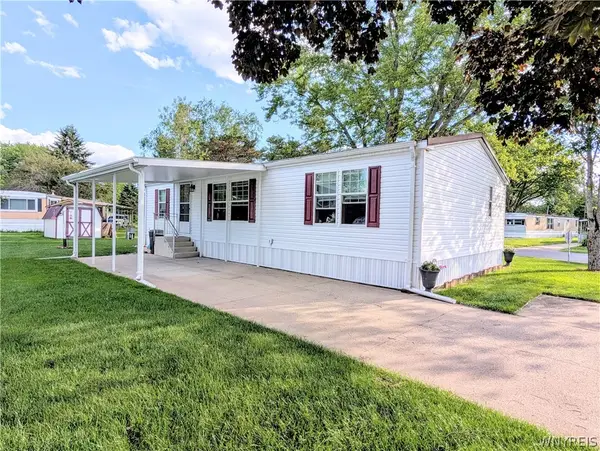 1067 Brookwood Drive, Derby, NY 14047