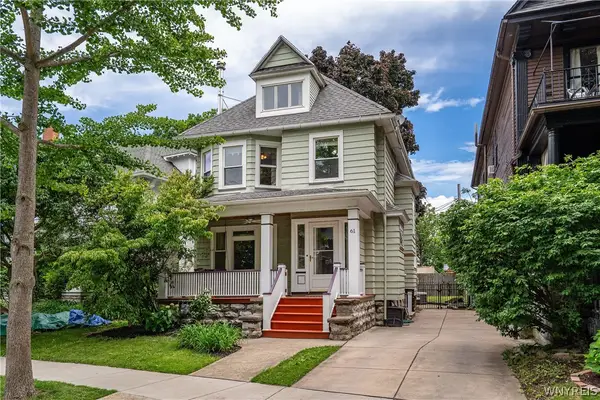 61 W Oakwood Place, Buffalo, NY 14214