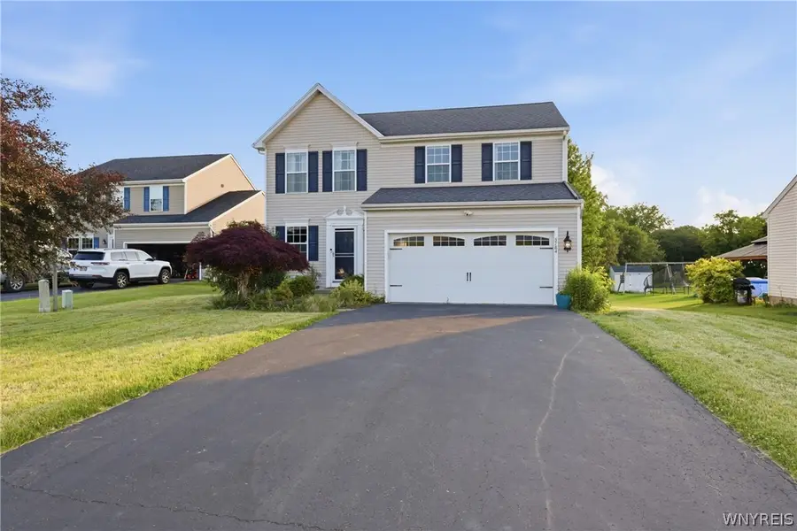 5784 Willow Creek Lane, Sanborn, NY 14132 - #2