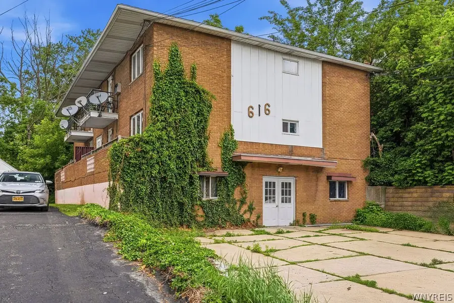 616 Chestnut Avenue, Niagara Falls, NY 14305 - #2
