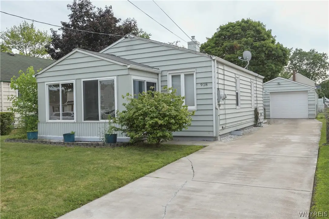918 92nd Street, Niagara Falls, NY 14304 - #1
