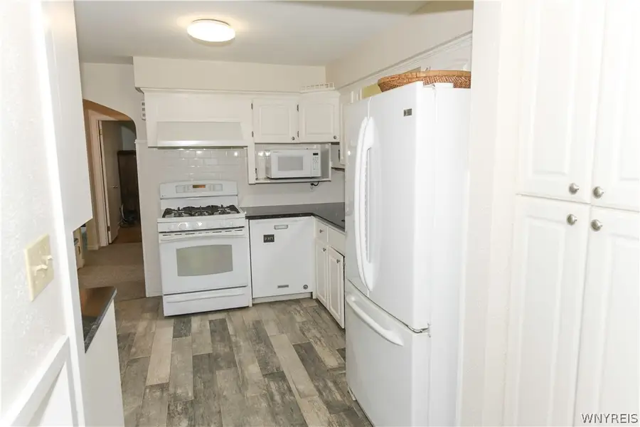 918 92nd Street, Niagara Falls, NY 14304 - #3