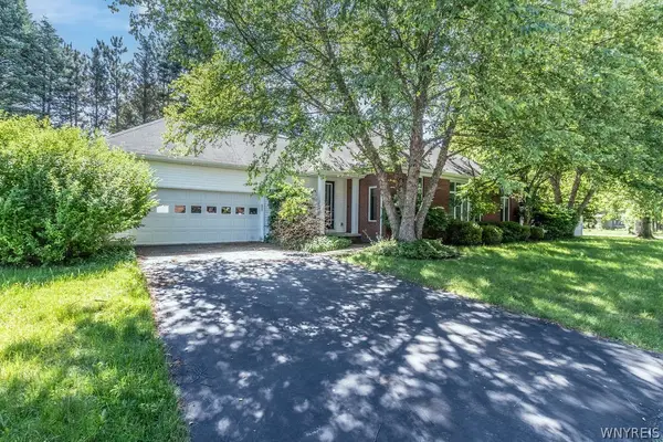 15 Brookshire Court, East Amherst, NY 14051