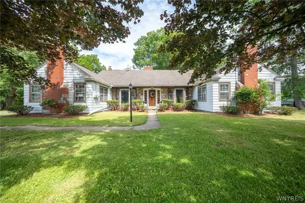 260 S Forest Road, Buffalo, NY 14221