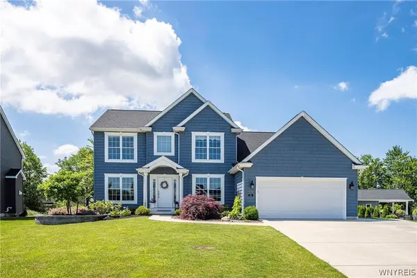 54 Hidden Meadow Xing, Lancaster, NY 14086