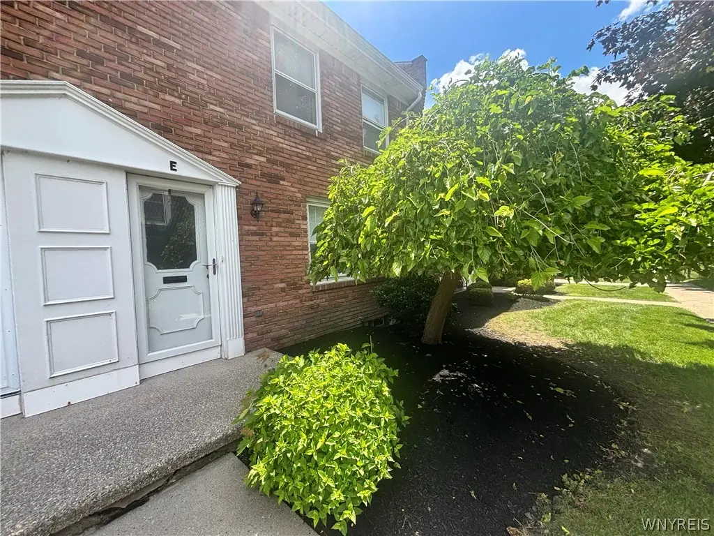 40 Hamlin Sq #E, Amherst, NY 14221 - #1