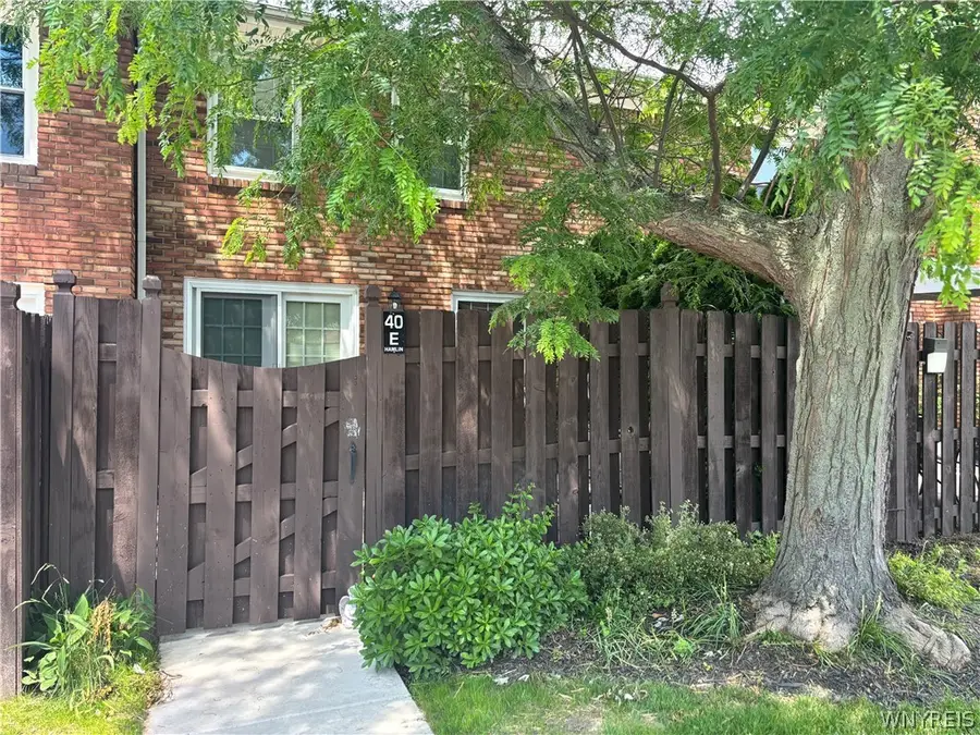 40 Hamlin Sq #E, Amherst, NY 14221 - #3