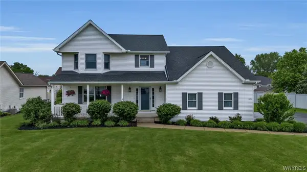 8892 Michael Douglas Dr, Clarence Center, NY 14032
