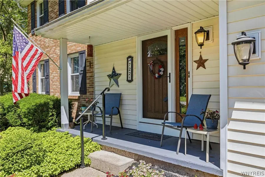 7221 Woodhaven Drive, Lockport, NY 14094 - #2