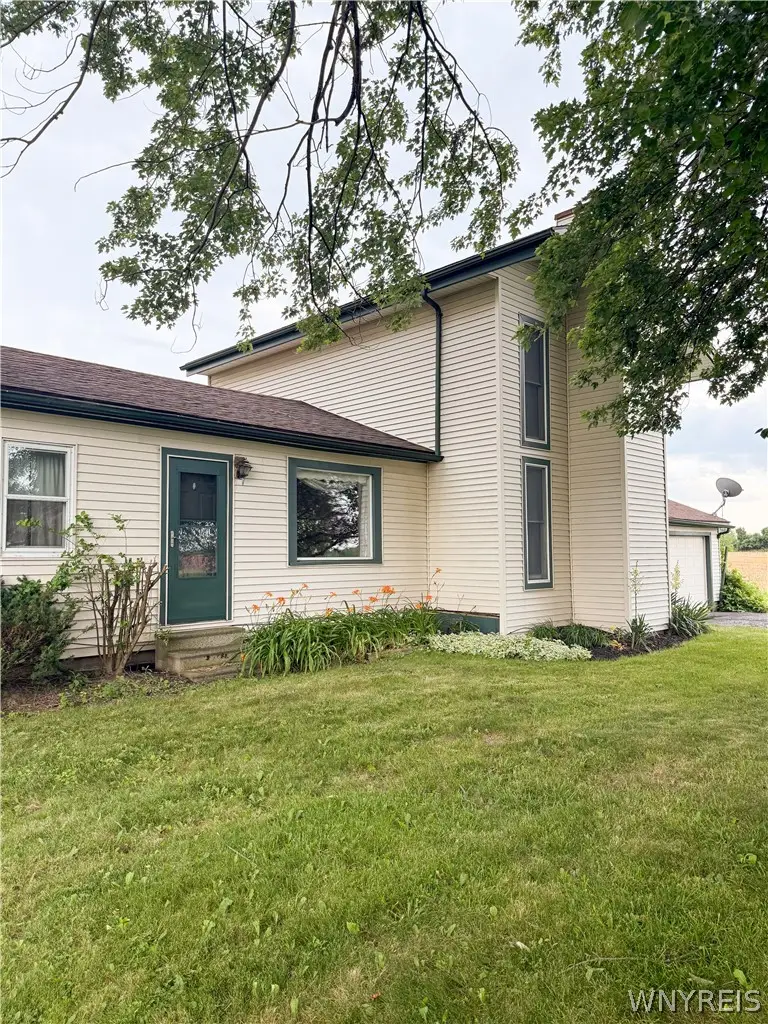 5389 Keck Road, Lockport, NY 14094 - #2
