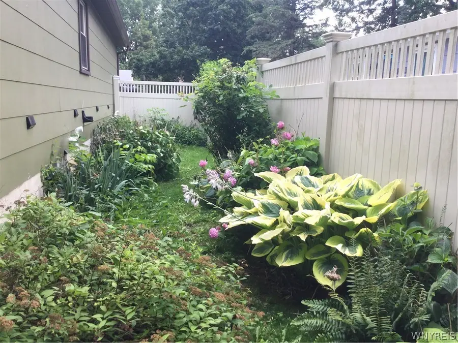 3542 Warner Drive, Grand Island, NY 14072 - #3