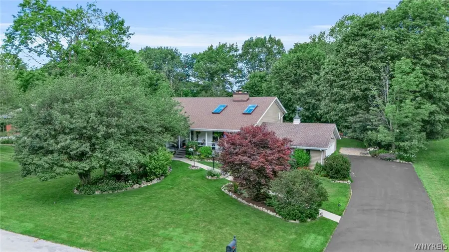 8634 Rebecca Drive, Harris Hill, NY 14221 - #2