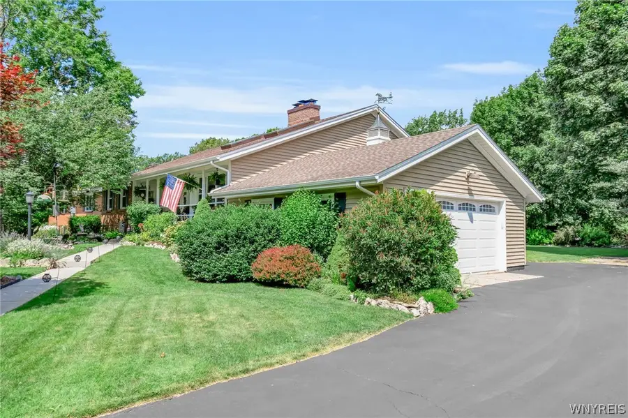 8634 Rebecca Drive, Harris Hill, NY 14221 - #3