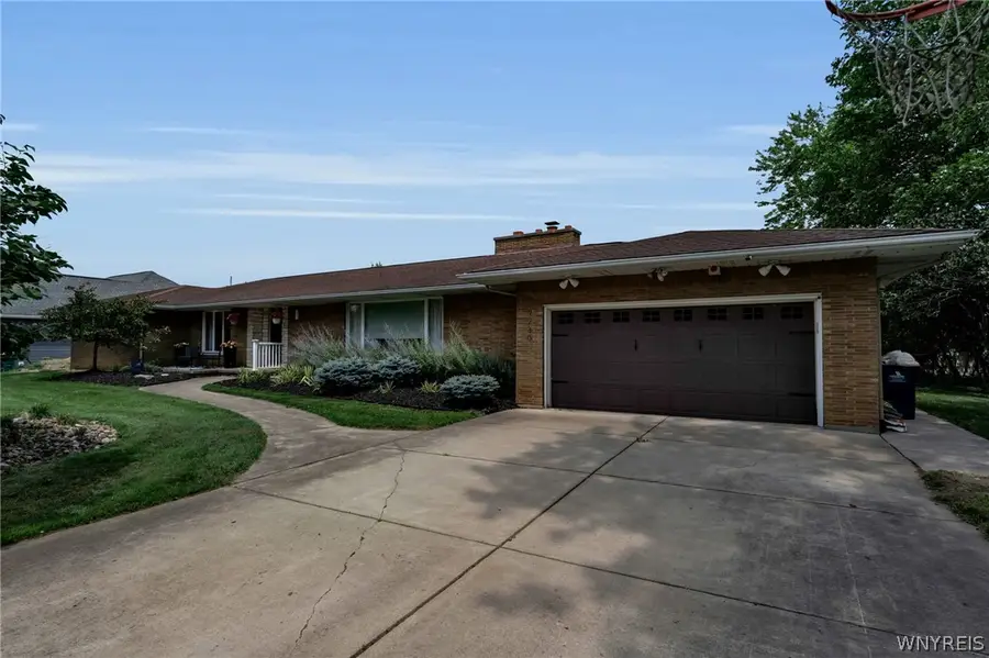9230 Valley Stream Road, Clarence, NY 14031 - #2