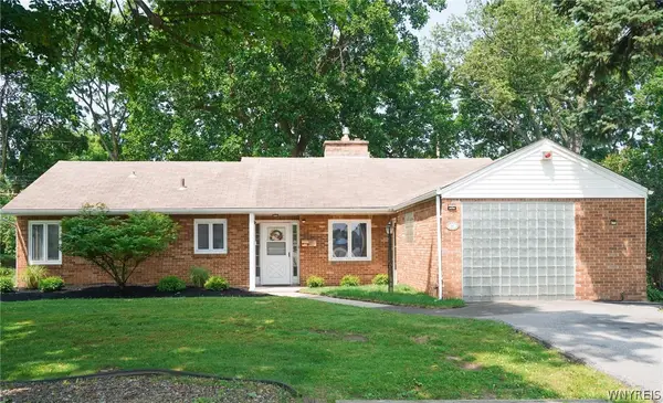 86 Farber Ln, Williamsville, NY 14221
