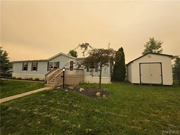 1215 Ridgewood Drive, Lockport, NY 14094