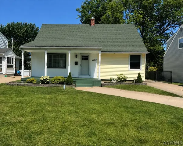 4696 Chapman Parkway, Hamburg, NY 14075