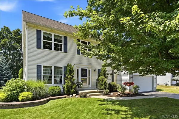 4178 Foxwood Ln, Williamsville, NY 14221