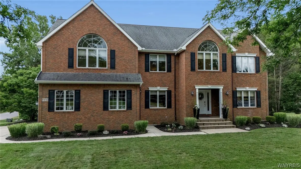 9530 Cobblestone Dr, Clarence, NY 14031 - #1