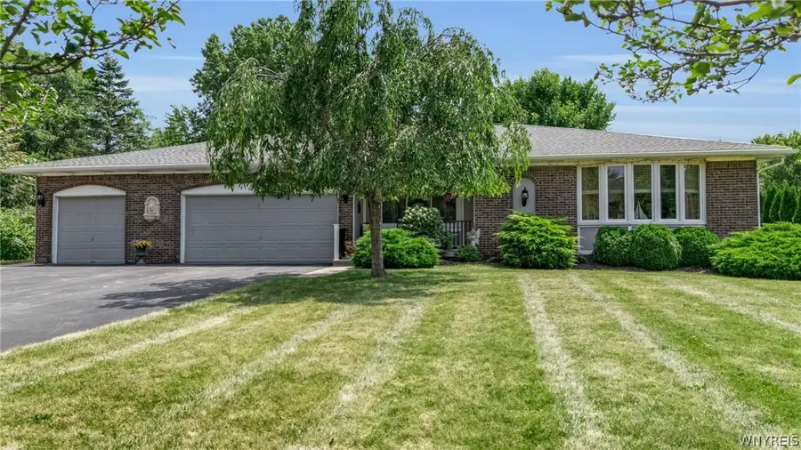 6151 Clarence Lane N, East Amherst, NY 14051 - #2