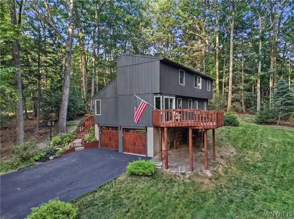 5876 Woodlee Court, Orchard Park, NY 14127