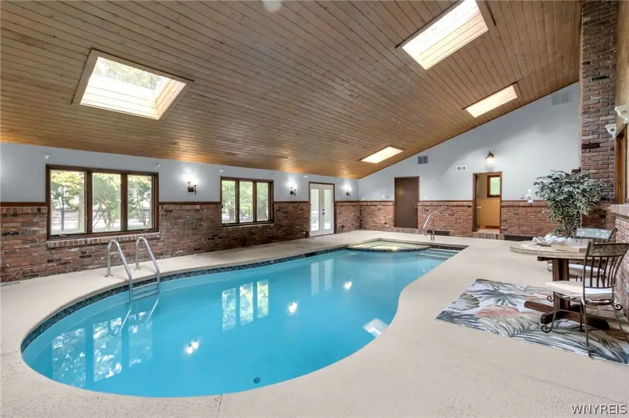 35 High Court, Amherst, NY 14226 - #2