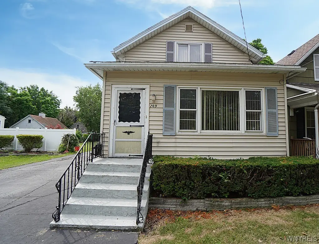209 Sommer Street, North Tonawanda, NY 14120 - #1