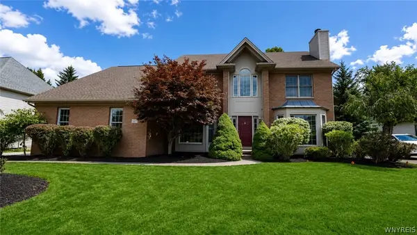 127 Covent Garden Ln, Williamsville, NY 14221
