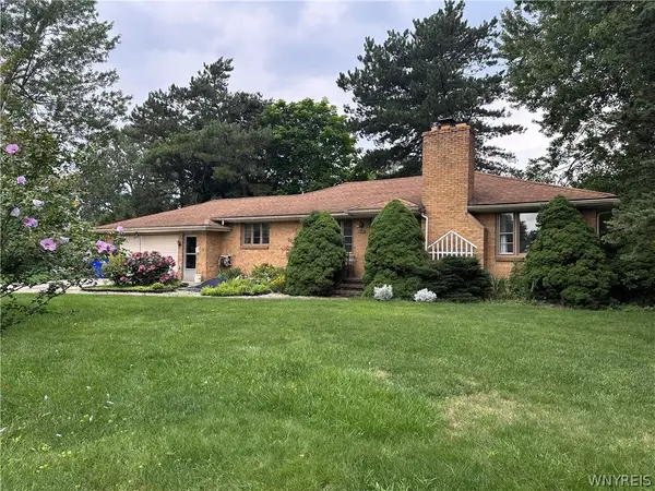 8340 Hirschwood Drive, Clarence, NY 14221