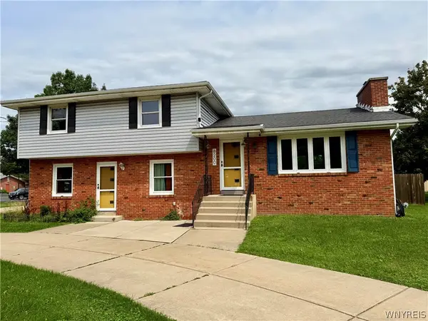 8200 Greiner Rd, Clarence, NY 14221