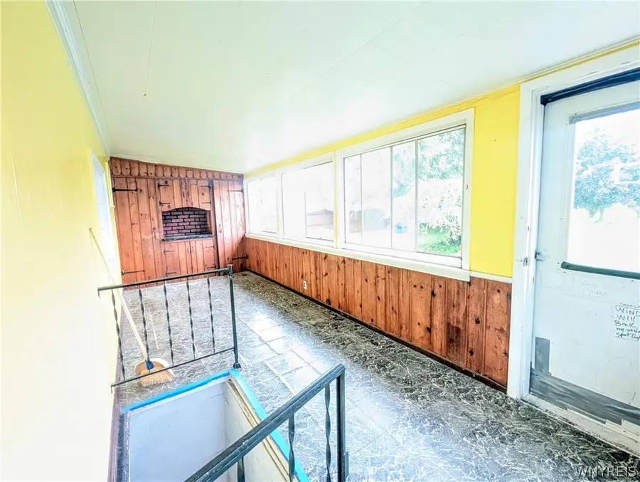 24 Park Avenue, Middleport, NY 14105 - #3