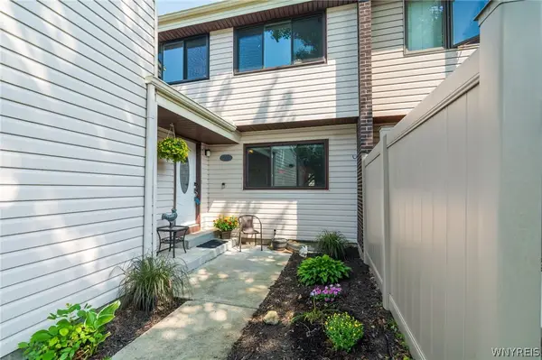 1502 Forest Edge Drive, East Amherst, NY 14051