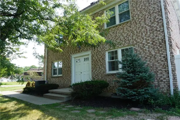 90 Carriage Drive #8, Orchard Park, NY 14127