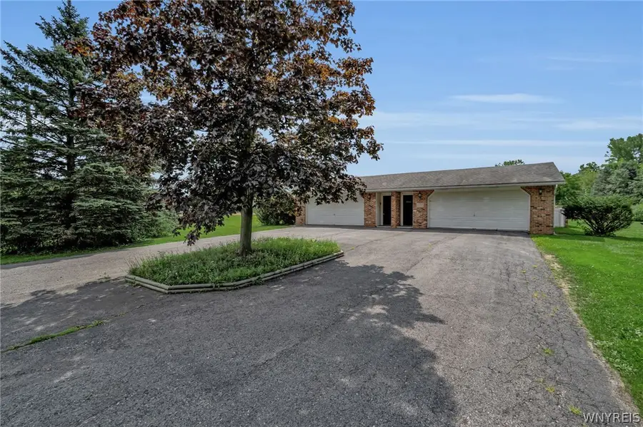 10705 Keller Road, Clarence, NY 14031 - #2