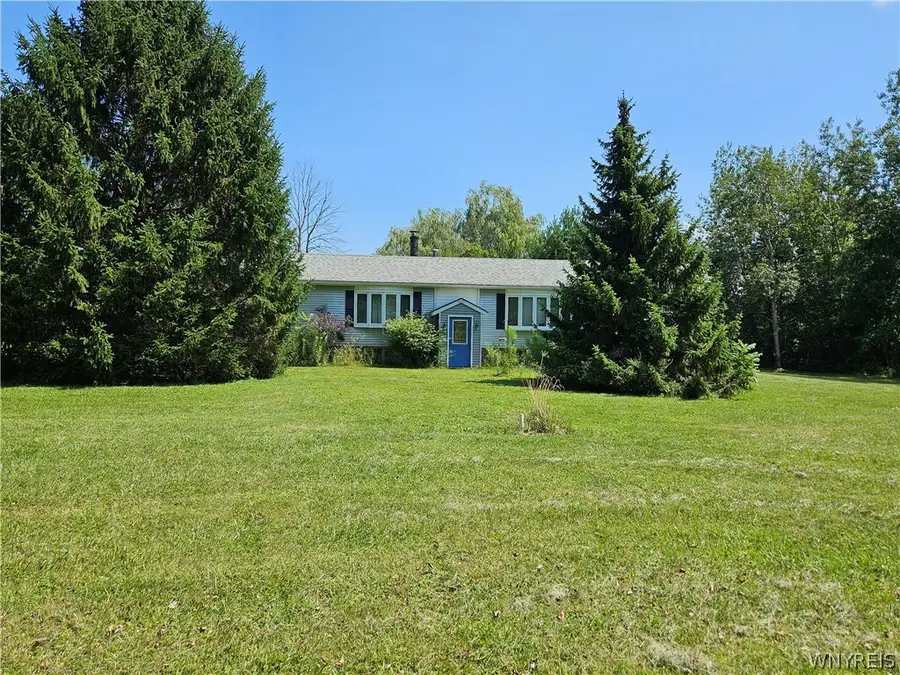 6031 Smith Road, Hamburg, NY 14075 - #2