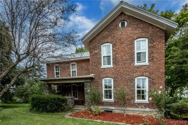 6110 Salt Rd, Clarence, NY 14031