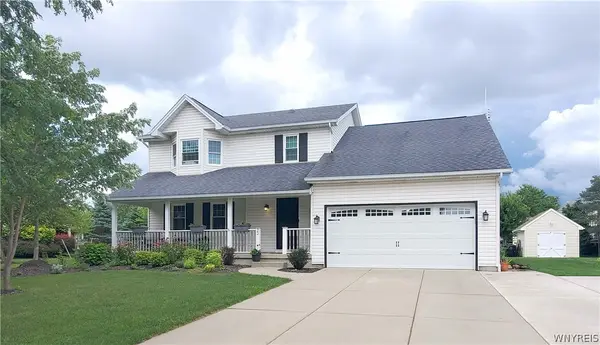 22 West Lake Forest Parkway, Lancaster, NY 14086