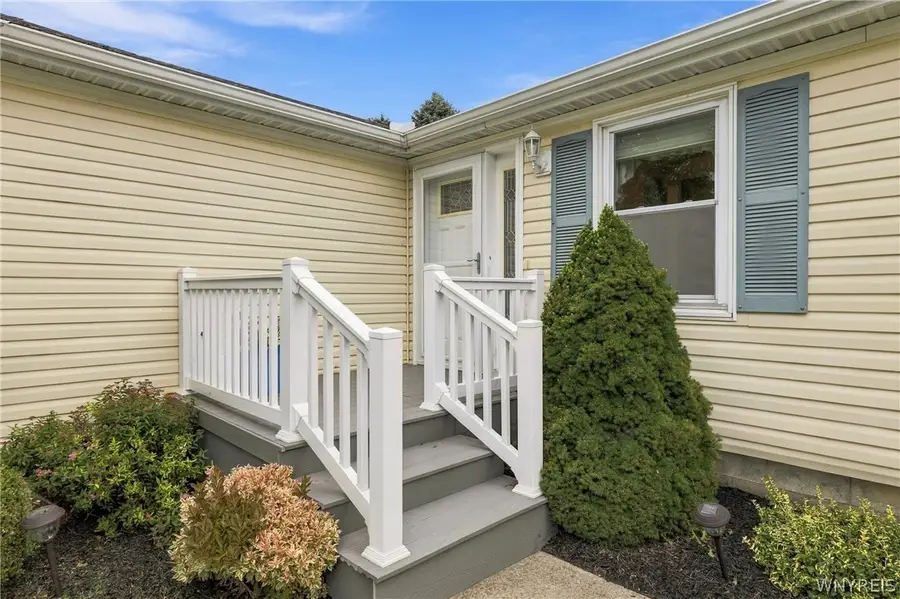 5891 Shawnee Road, Sanborn, NY 14132 - #3