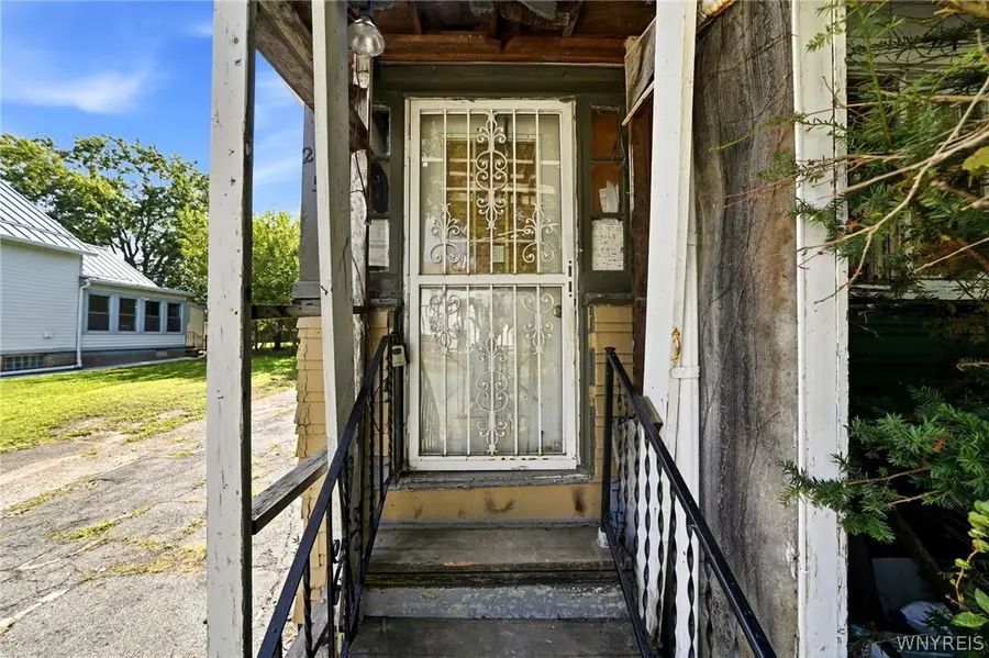 252 15th Street, Buffalo, NY 14213 - #2